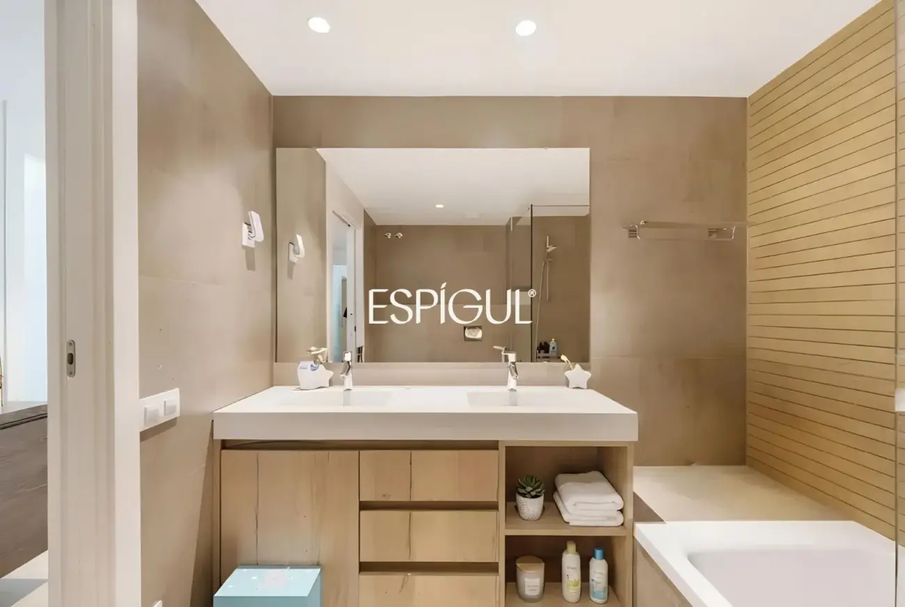 Piso premium en venta con terraza y piscina junto al Golf de Sant Cugat