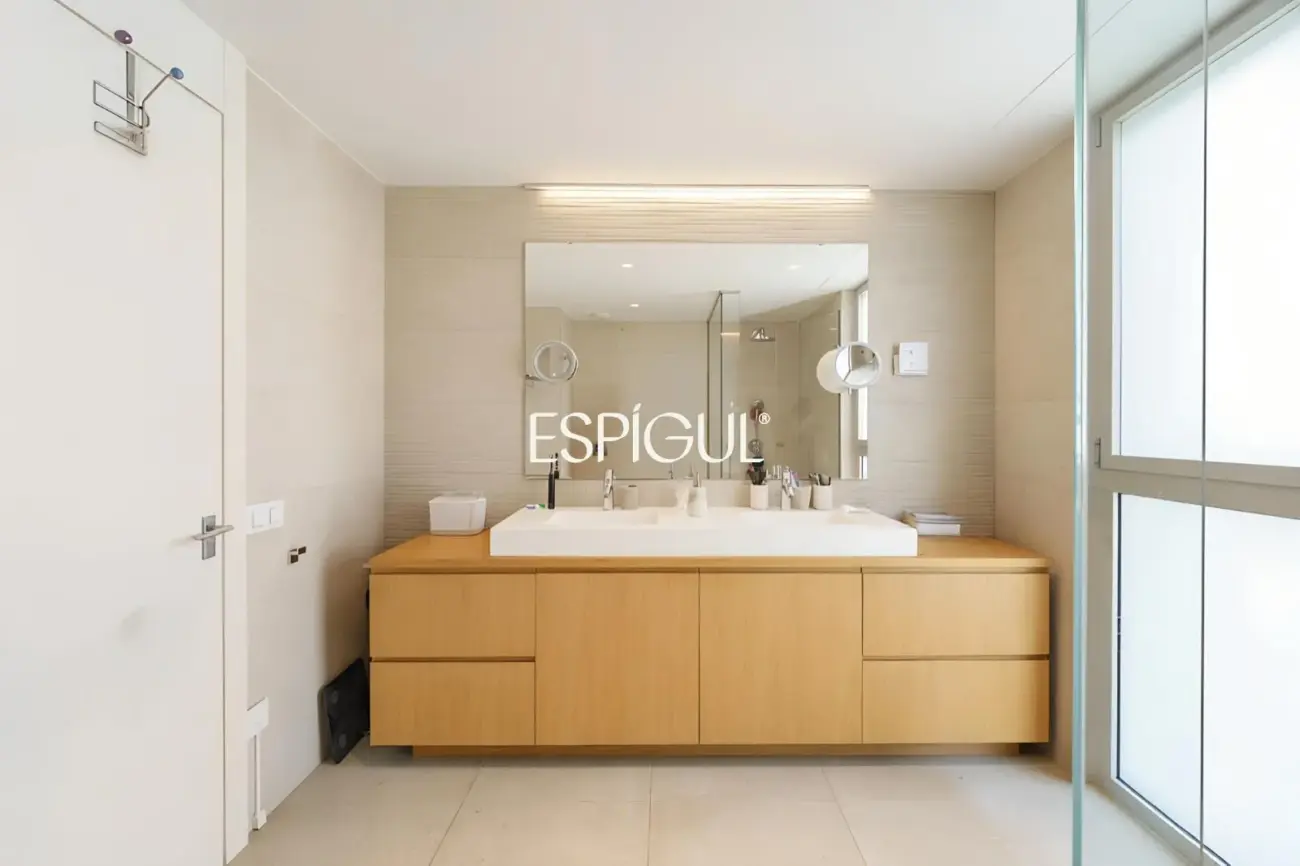 Piso premium en venta con terraza y piscina junto al Golf de Sant Cugat