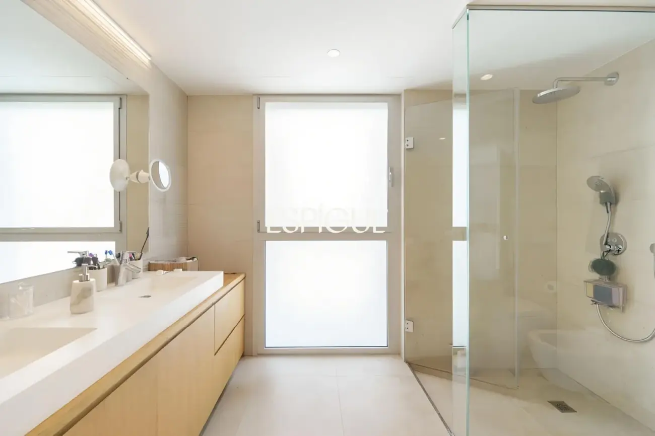 Piso premium en venta con terraza y piscina junto al Golf de Sant Cugat