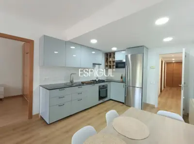 Piso reformado con terraza, vistas al mar y piscina comunitaria en el centro de Alella
