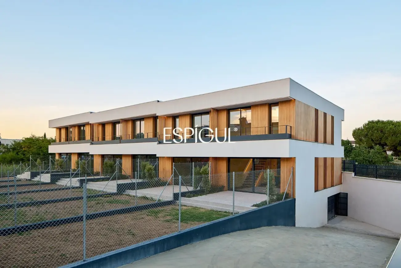 Tu refugio entre el mar y la ciudad: Estrena casa con jardín en el corazón de Palafolls.