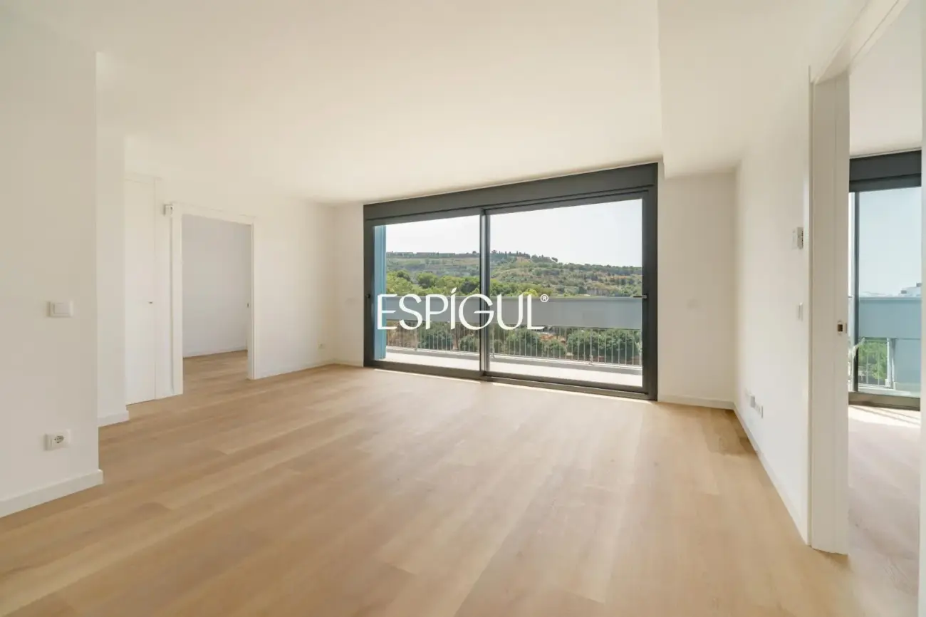 Exclusiva propiedad a estrenar con gran terraza, piscina y gimnasio en La Marina del Port