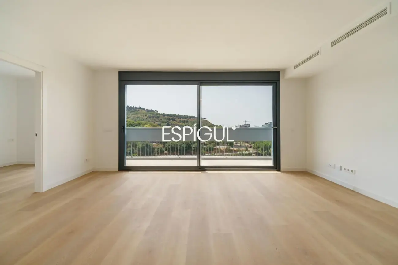 Exclusiva propiedad a estrenar con gran terraza, piscina y gimnasio en La Marina del Port