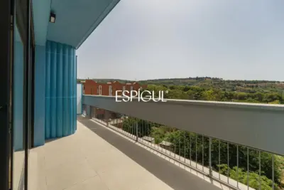 Exclusiva propiedad a estrenar con gran terraza, piscina y gimnasio en La Marina del Port