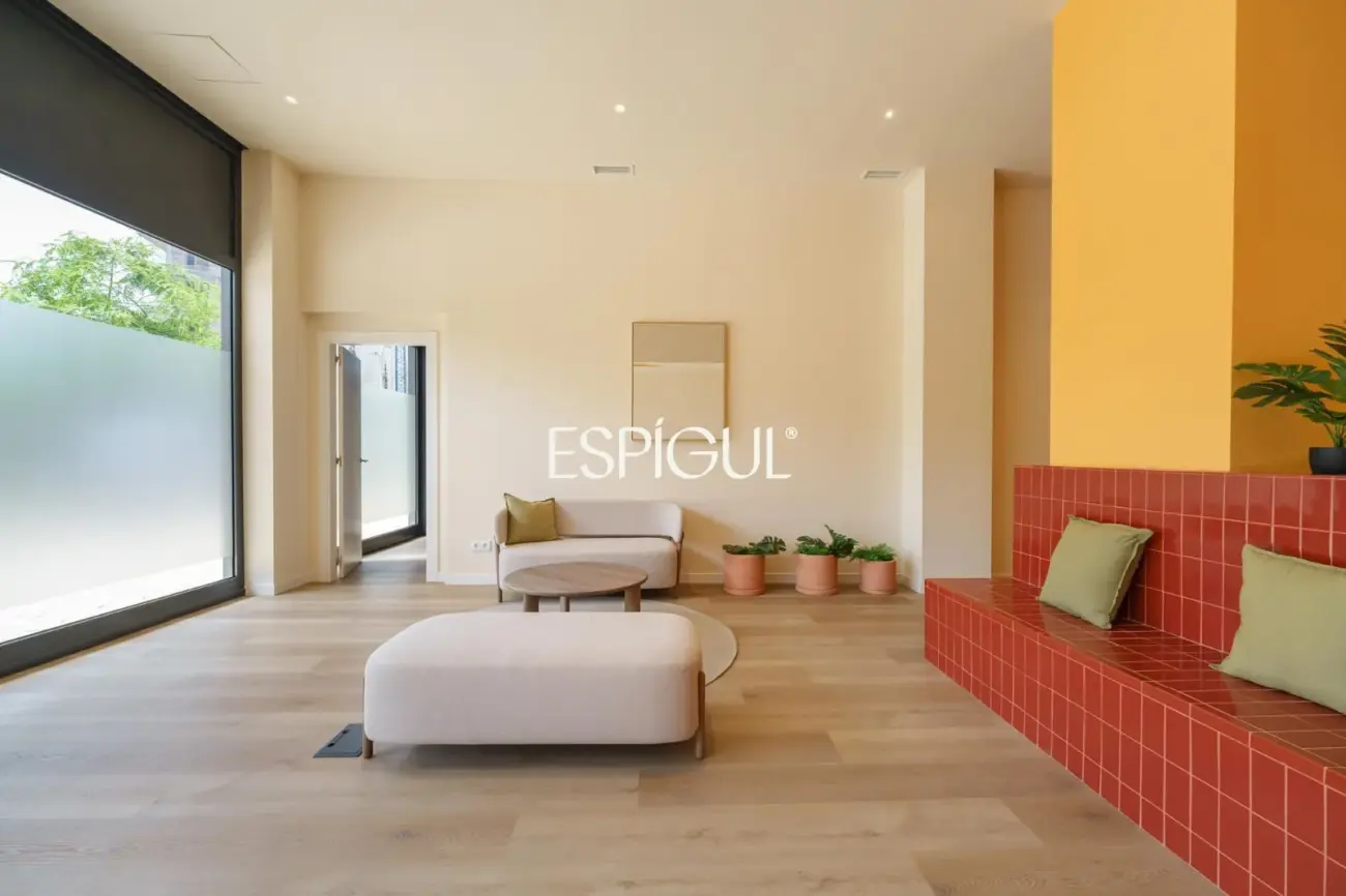 Exclusiva propiedad a estrenar con gran terraza, piscina y gimnasio en La Marina del Port