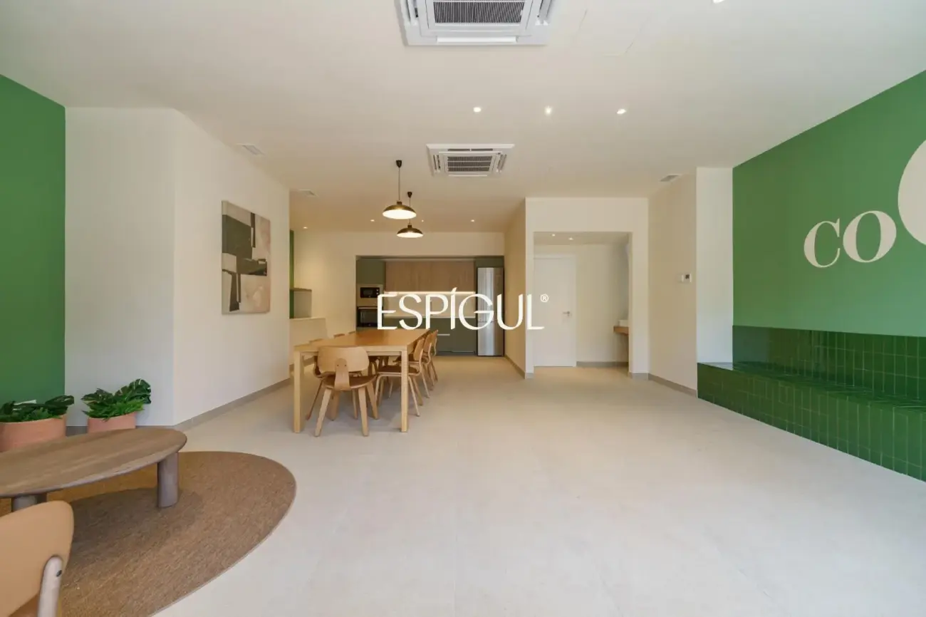 Exclusiva propiedad a estrenar con gran terraza, piscina y gimnasio en La Marina del Port