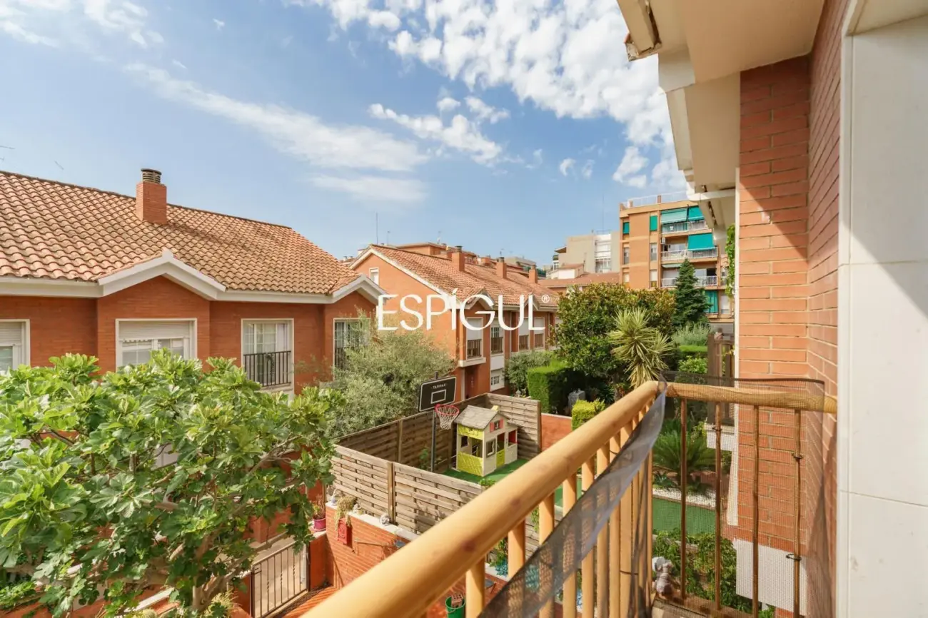 Casa adossada amb piscina privada al centre de Premià de Mar