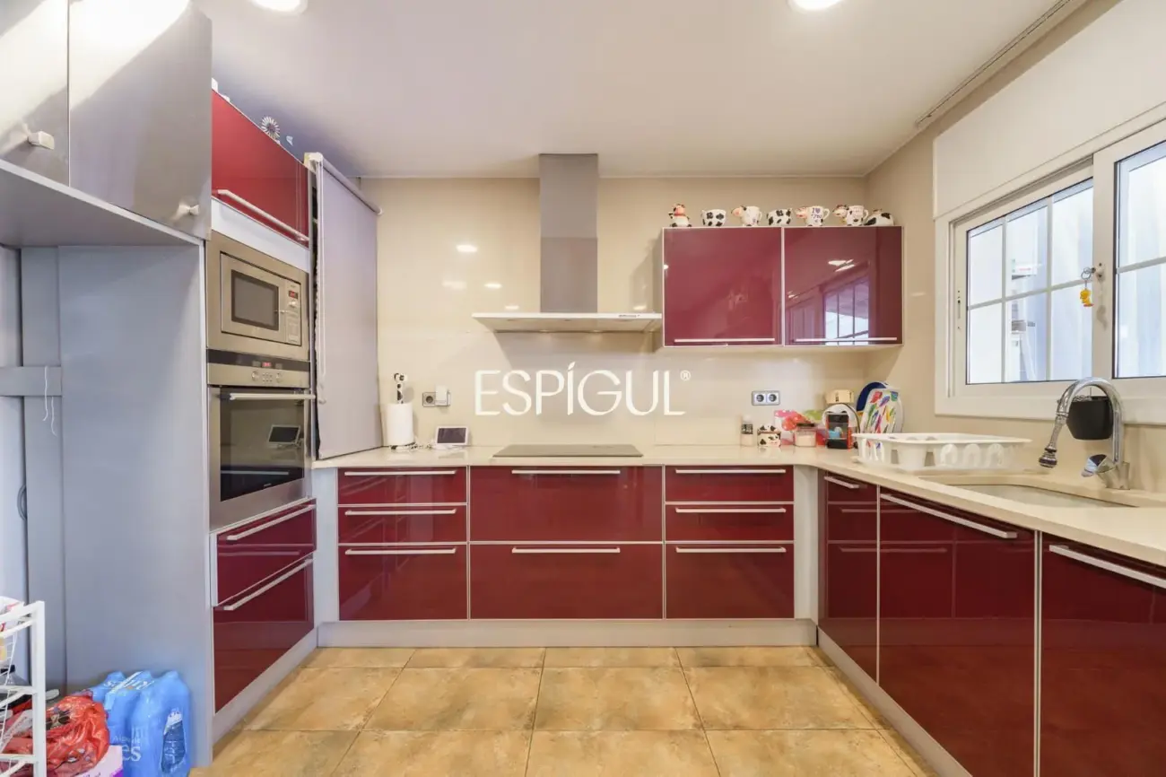 Casa adossada amb piscina privada al centre de Premià de Mar
