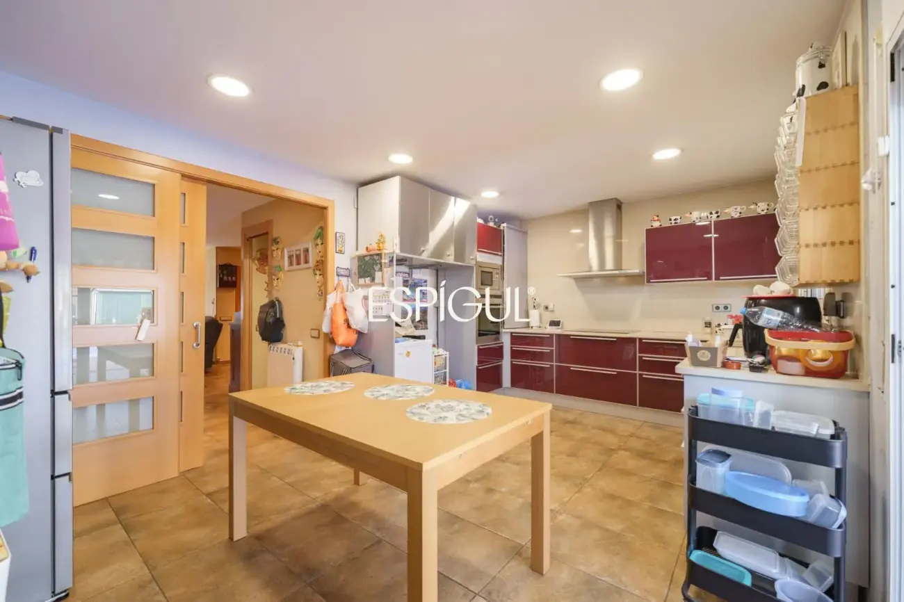 Casa adossada amb piscina privada al centre de Premià de Mar