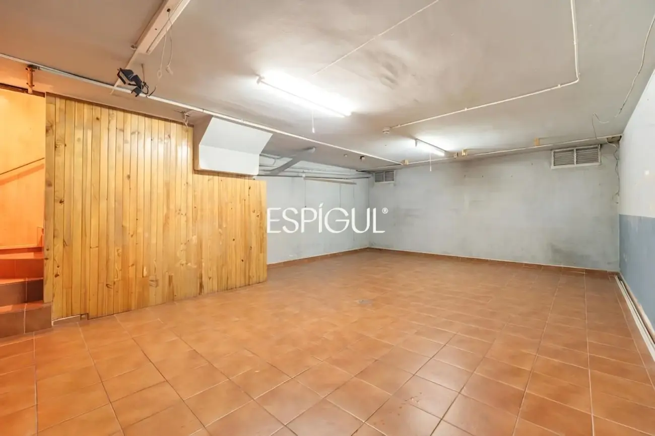 Casa adossada amb piscina privada al centre de Premià de Mar
