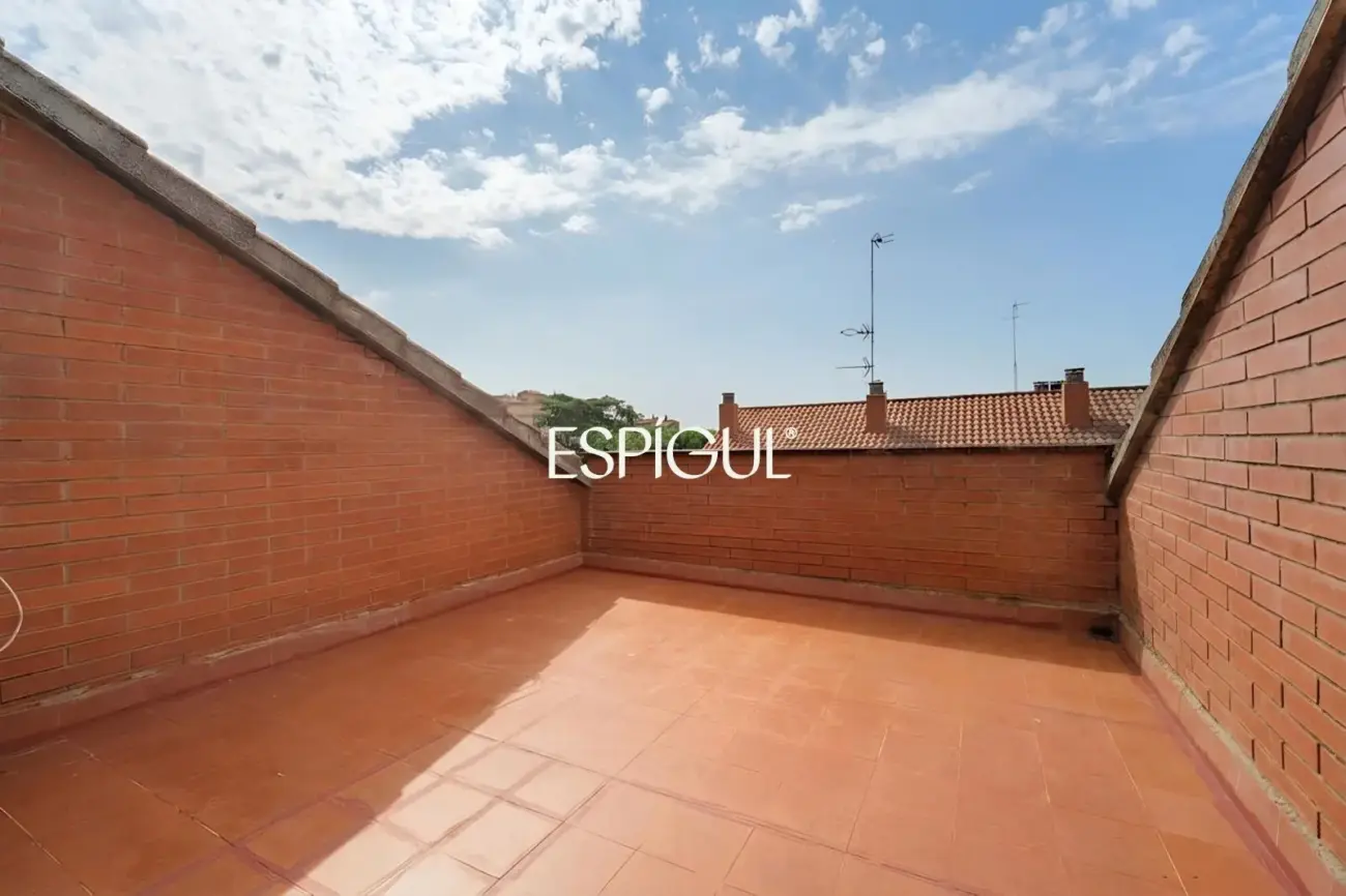 Casa adossada amb piscina privada al centre de Premià de Mar