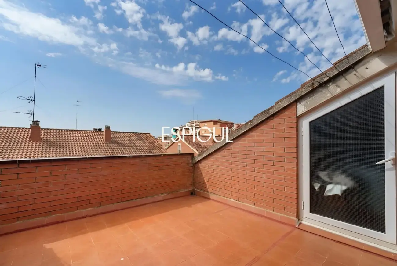 Casa adossada amb piscina privada al centre de Premià de Mar