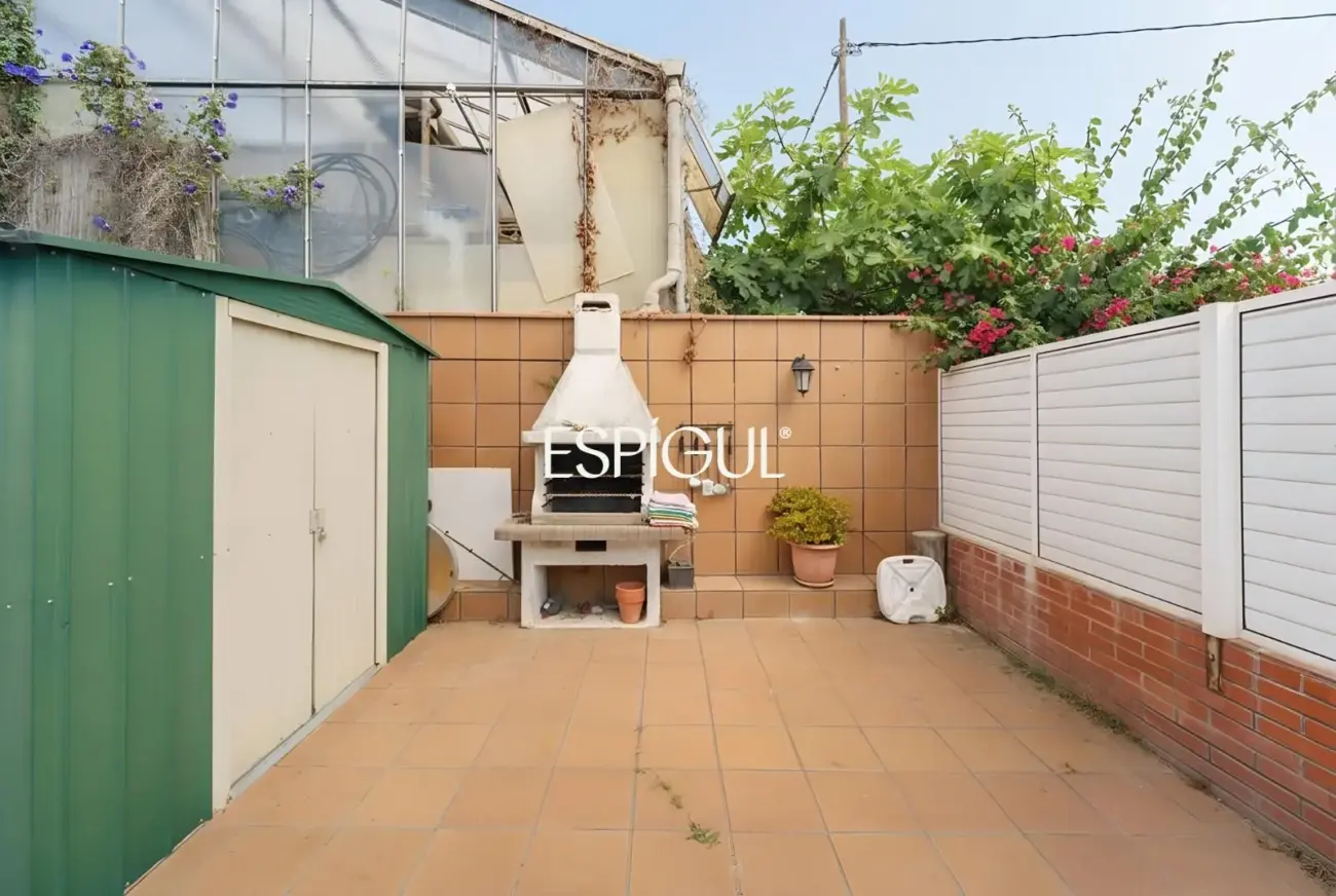 Casa adossada amb piscina privada al centre de Premià de Mar