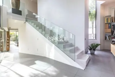 Architect-designed detached house for sale
