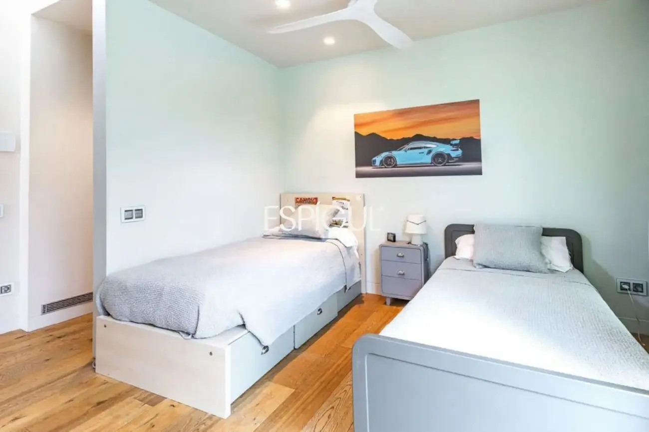 Architect-designed detached house for sale