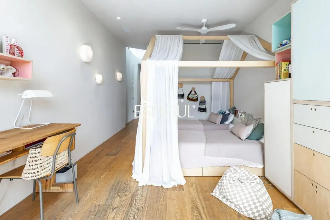 Architect-designed detached house for sale