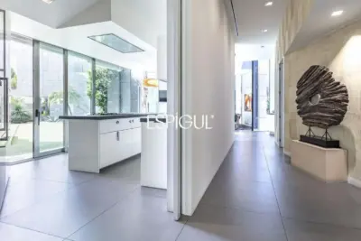 Architect-designed detached house for sale