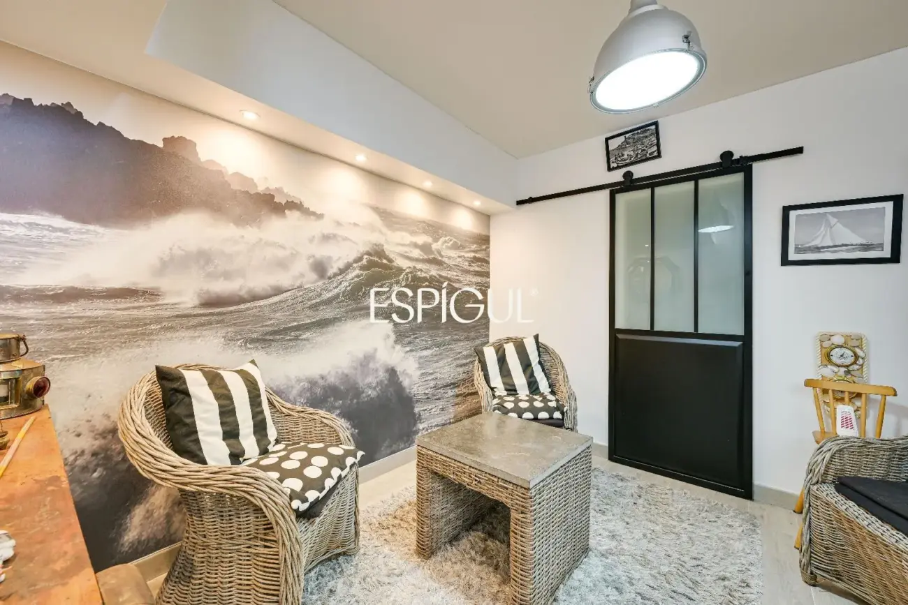 Casa con vistas al mar, jardín y piscina