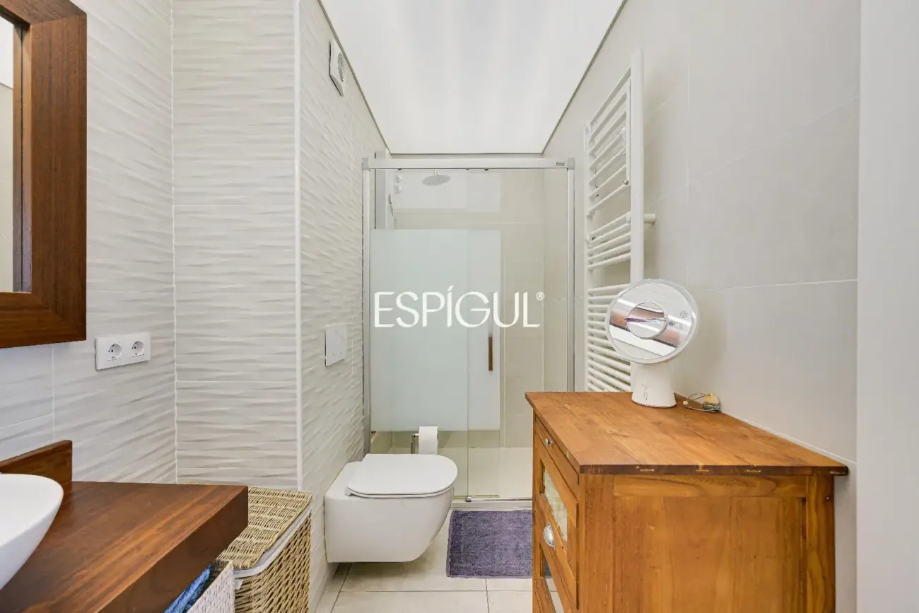 Casa con vistas al mar, jardín y piscina