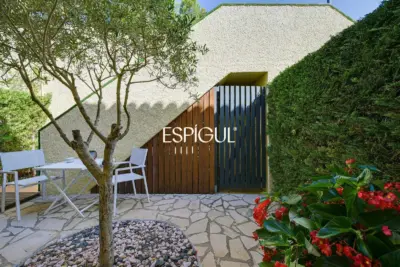 Casa con vistas al mar, jardín y piscina