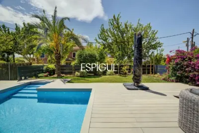 Designer house for sale in Mira-Sol