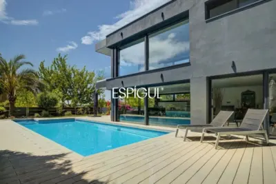 Designer house for sale in Mira-Sol
