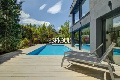 Designer house for sale in Mira-Sol