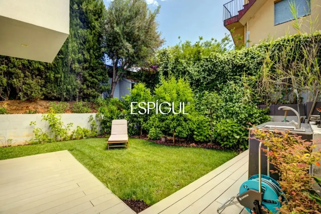 Designer house for sale in Mira-Sol