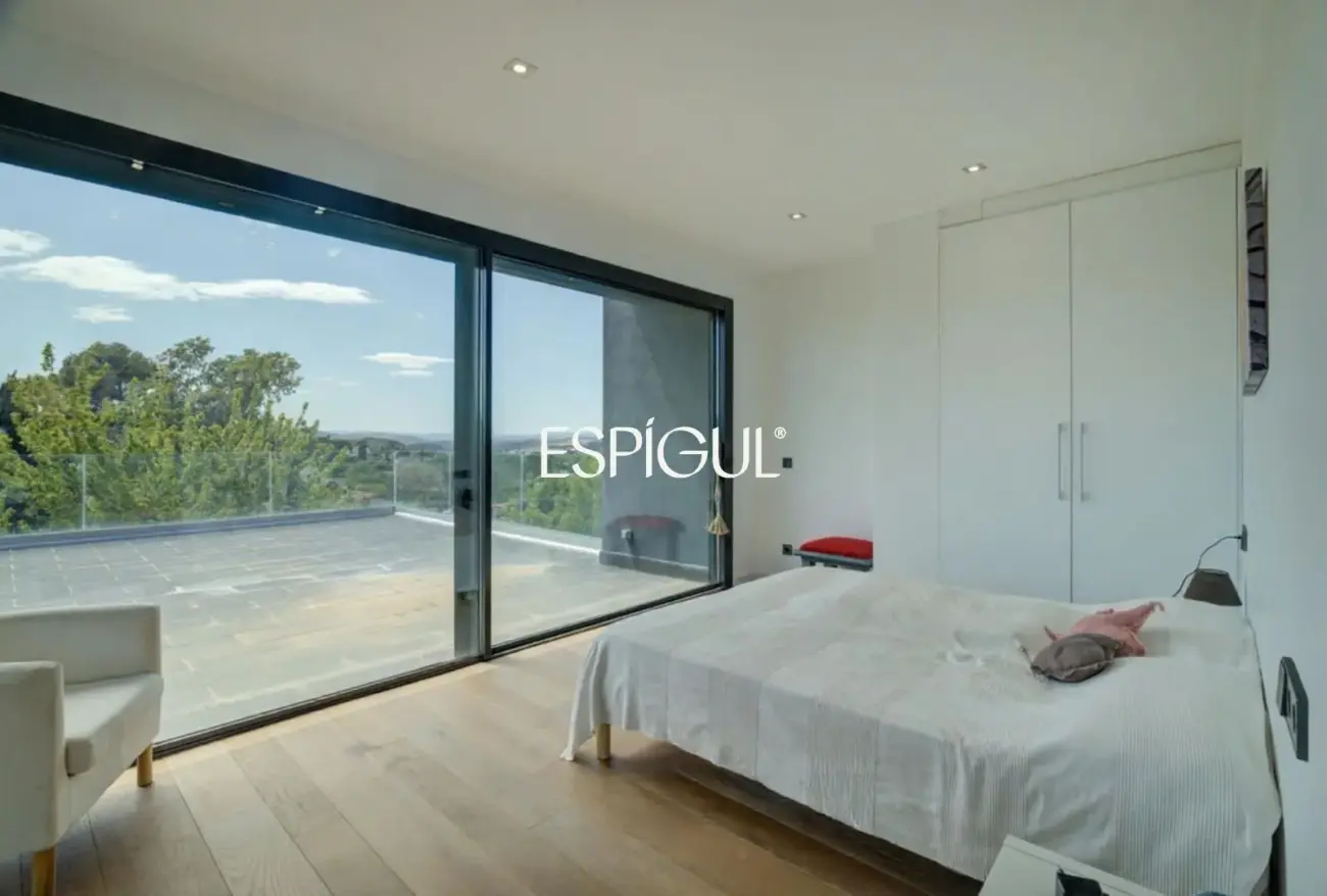 Designer house for sale in Mira-Sol
