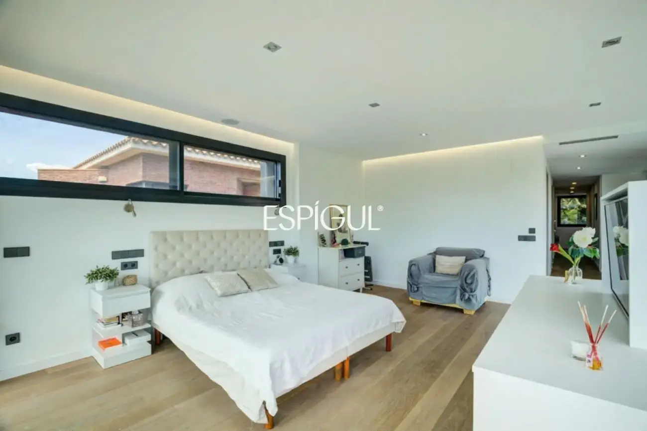 Designer house for sale in Mira-Sol