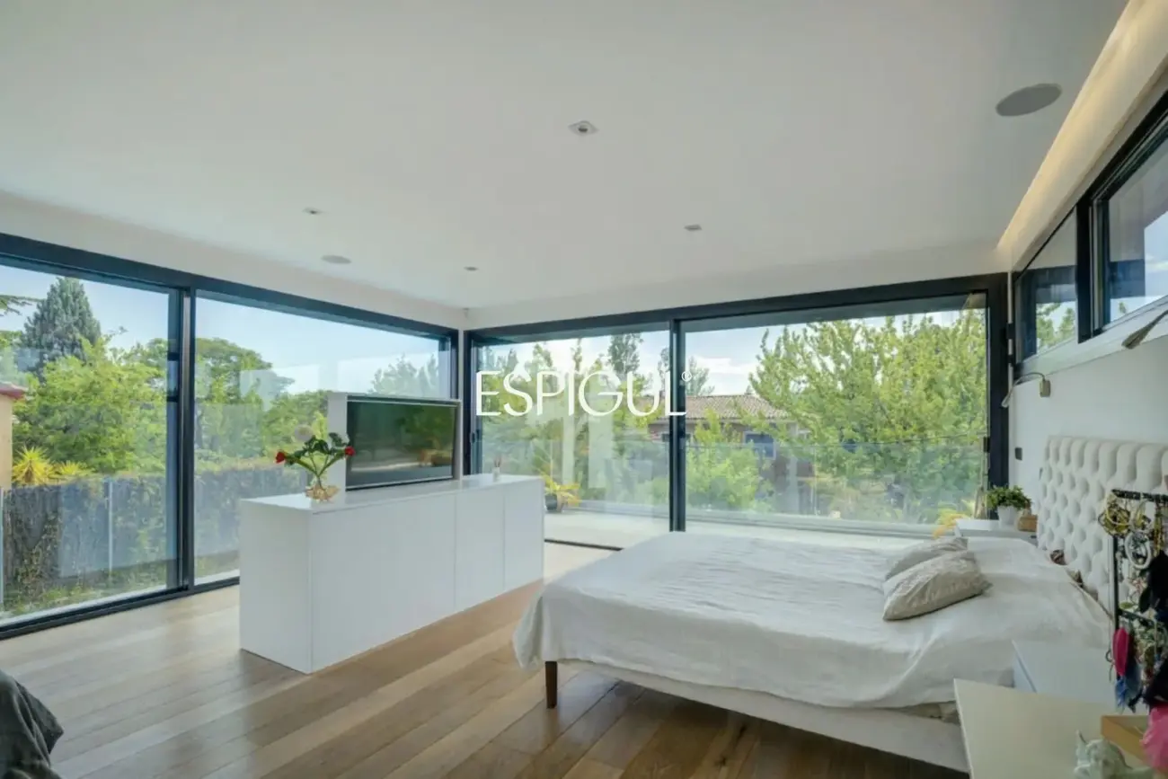 Designer house for sale in Mira-Sol