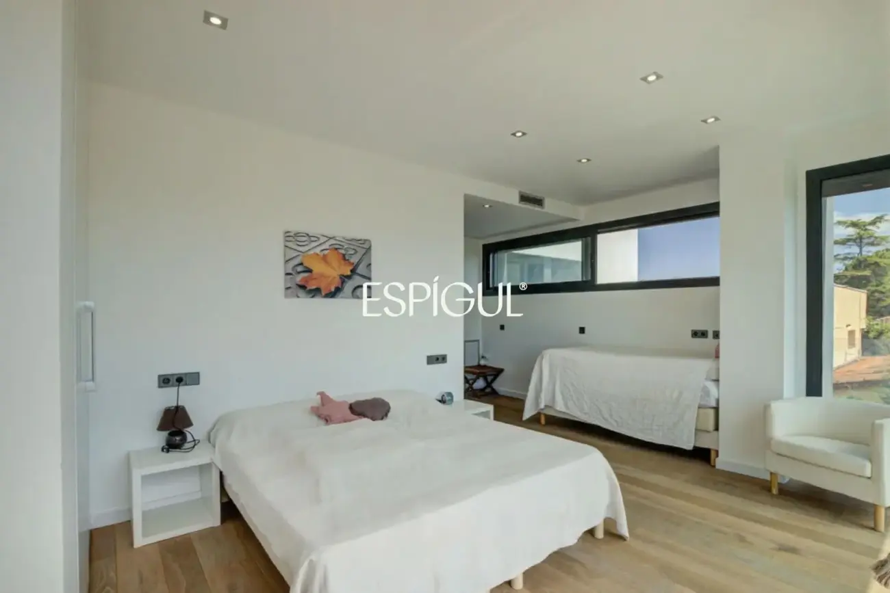Designer house for sale in Mira-Sol