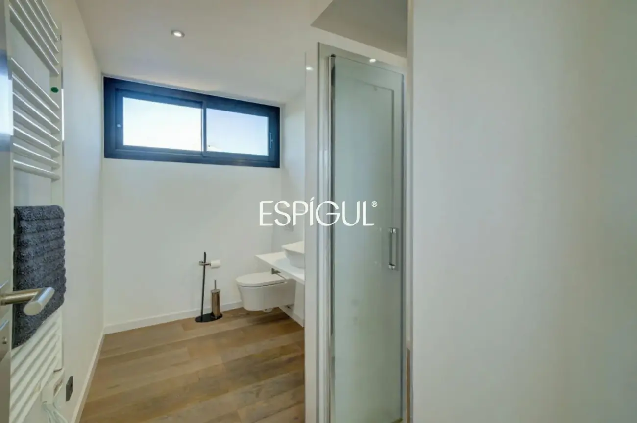Designer house for sale in Mira-Sol