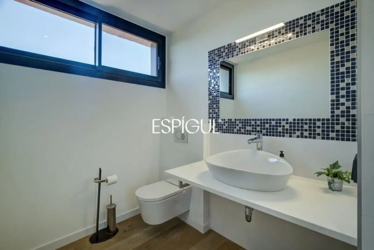 Designer house for sale in Mira-Sol