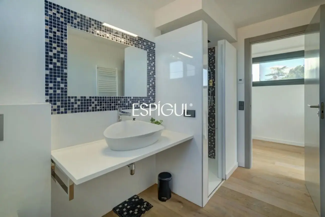 Designer house for sale in Mira-Sol