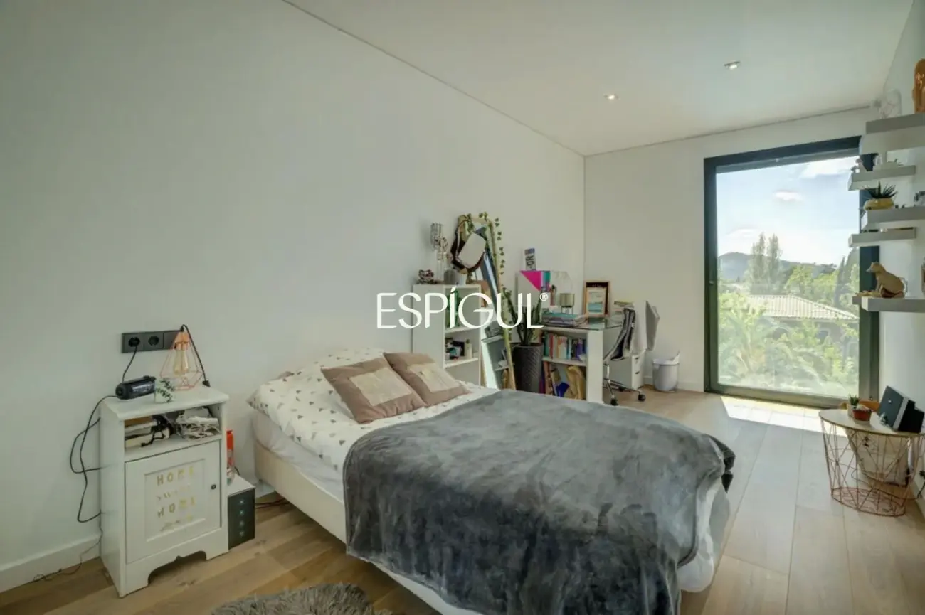 Designer house for sale in Mira-Sol