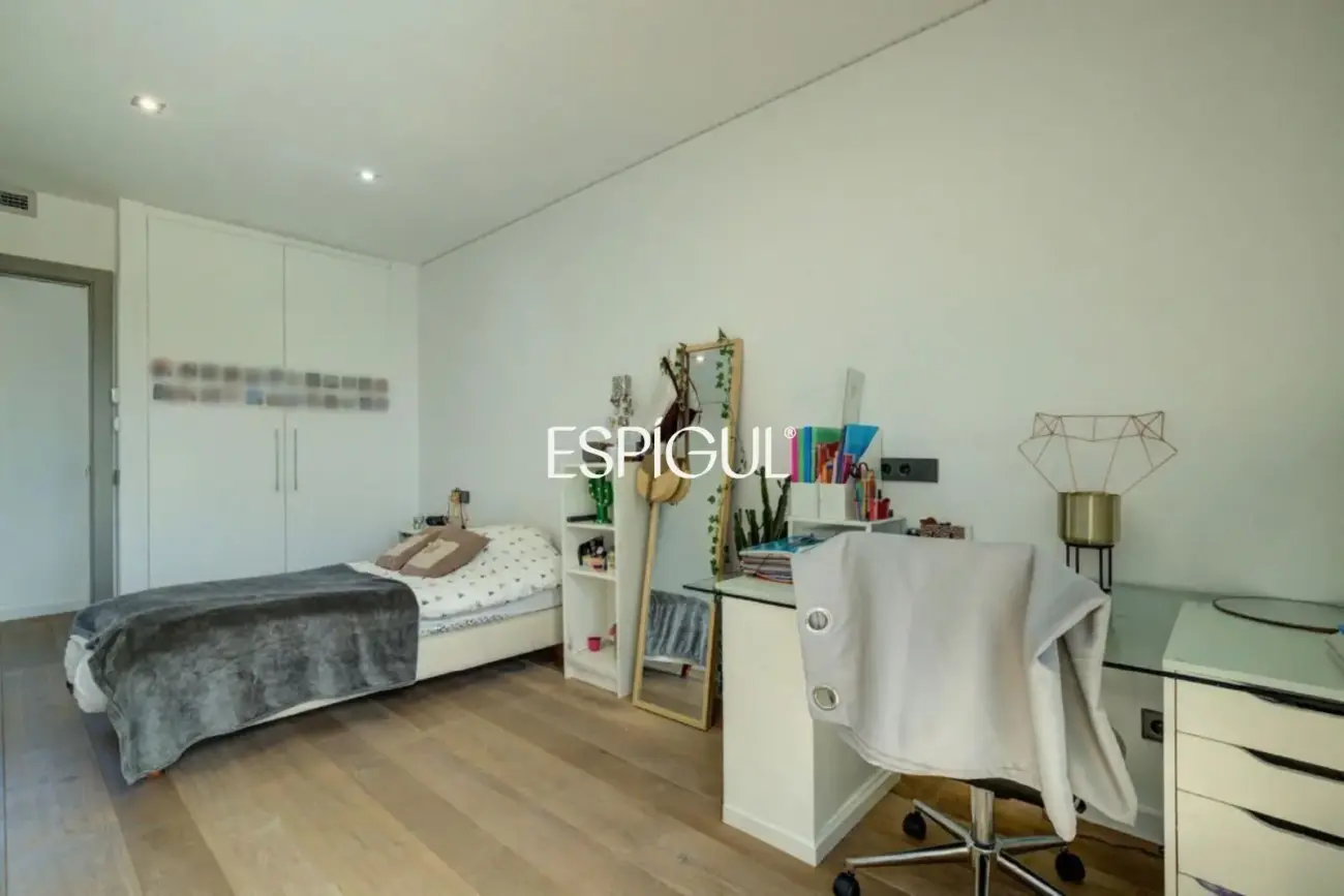 Designer house for sale in Mira-Sol