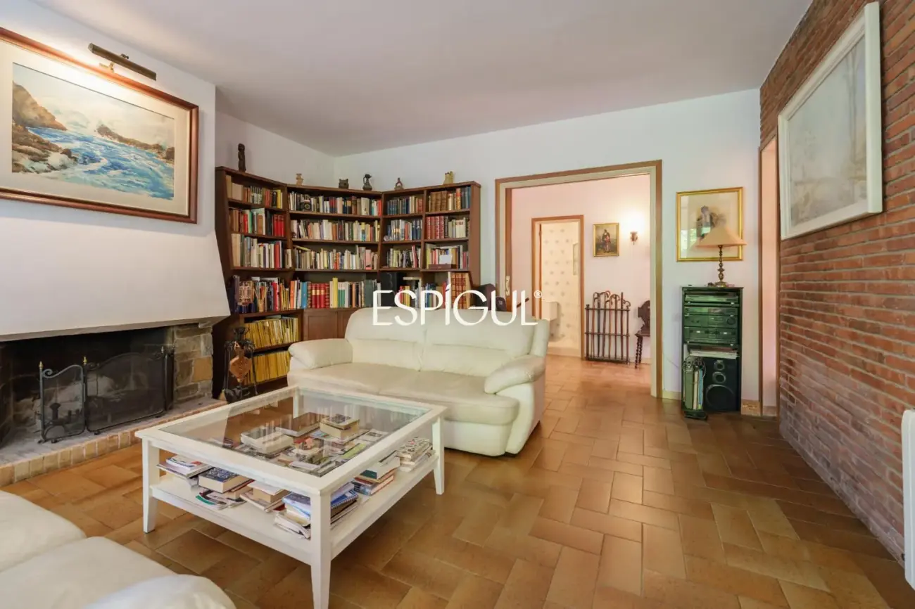 CASA EN VENTA EN BELLATERRA