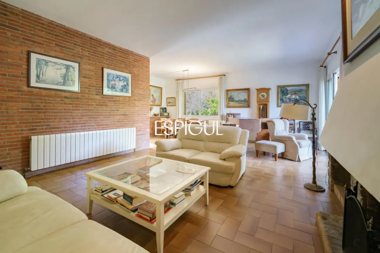 CASA EN VENTA EN BELLATERRA
