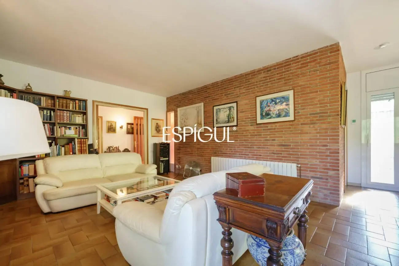 CASA EN VENTA EN BELLATERRA