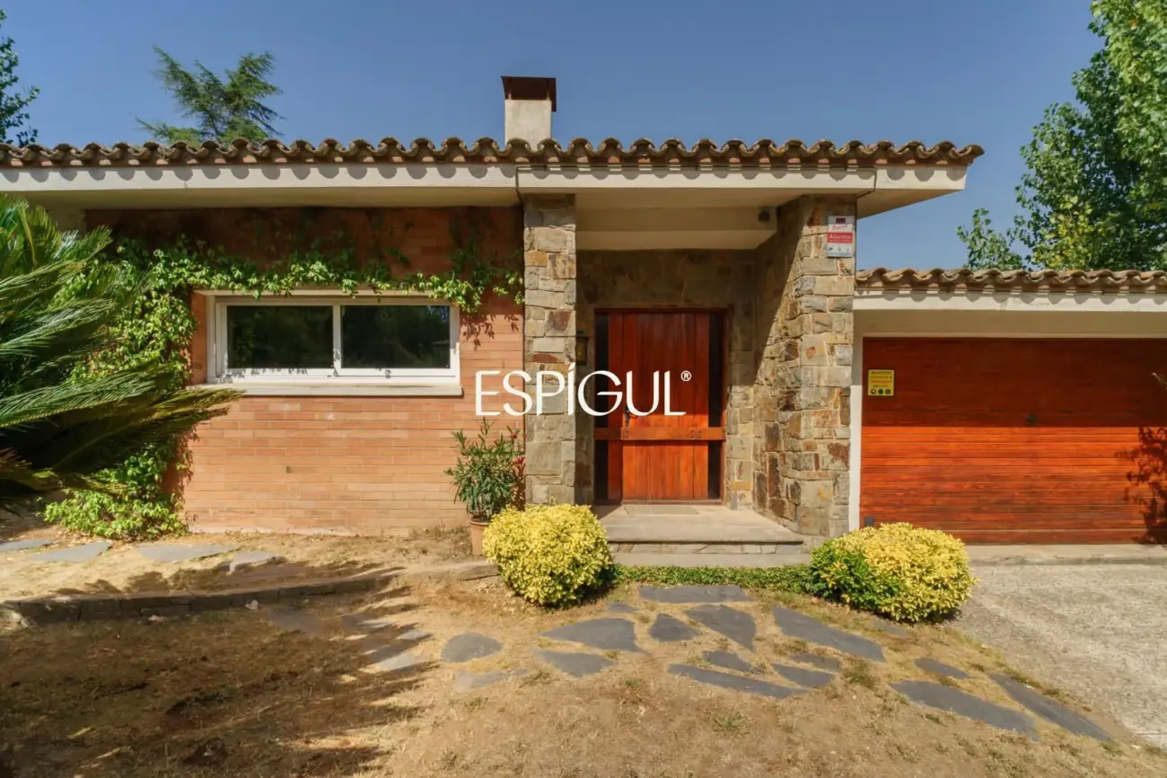 CASA EN VENTA EN BELLATERRA