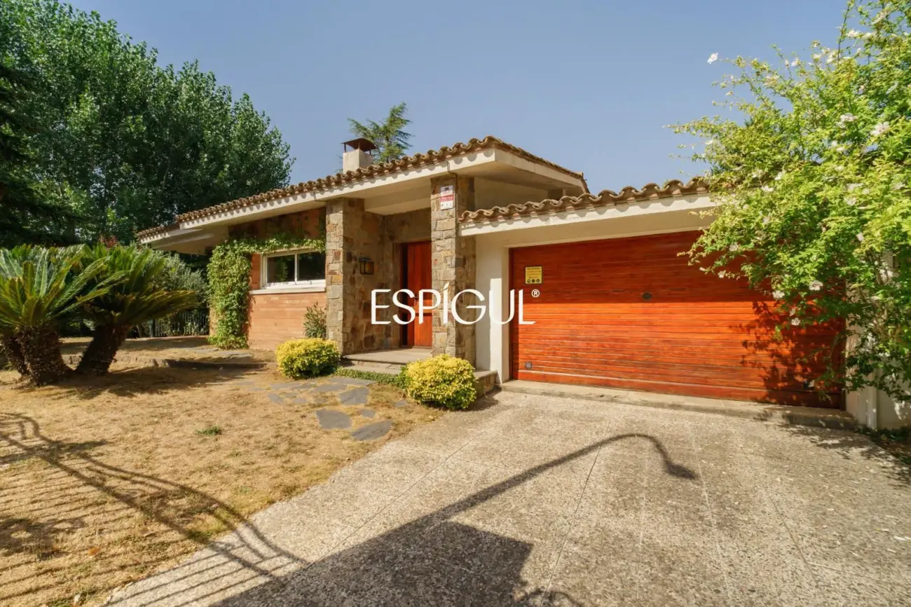 CASA EN VENTA EN BELLATERRA
