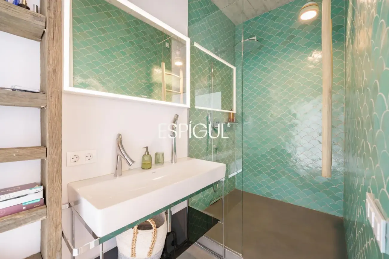 Excepcional residencia de diseñador con vistas a Barcelona y La Sagrada Família