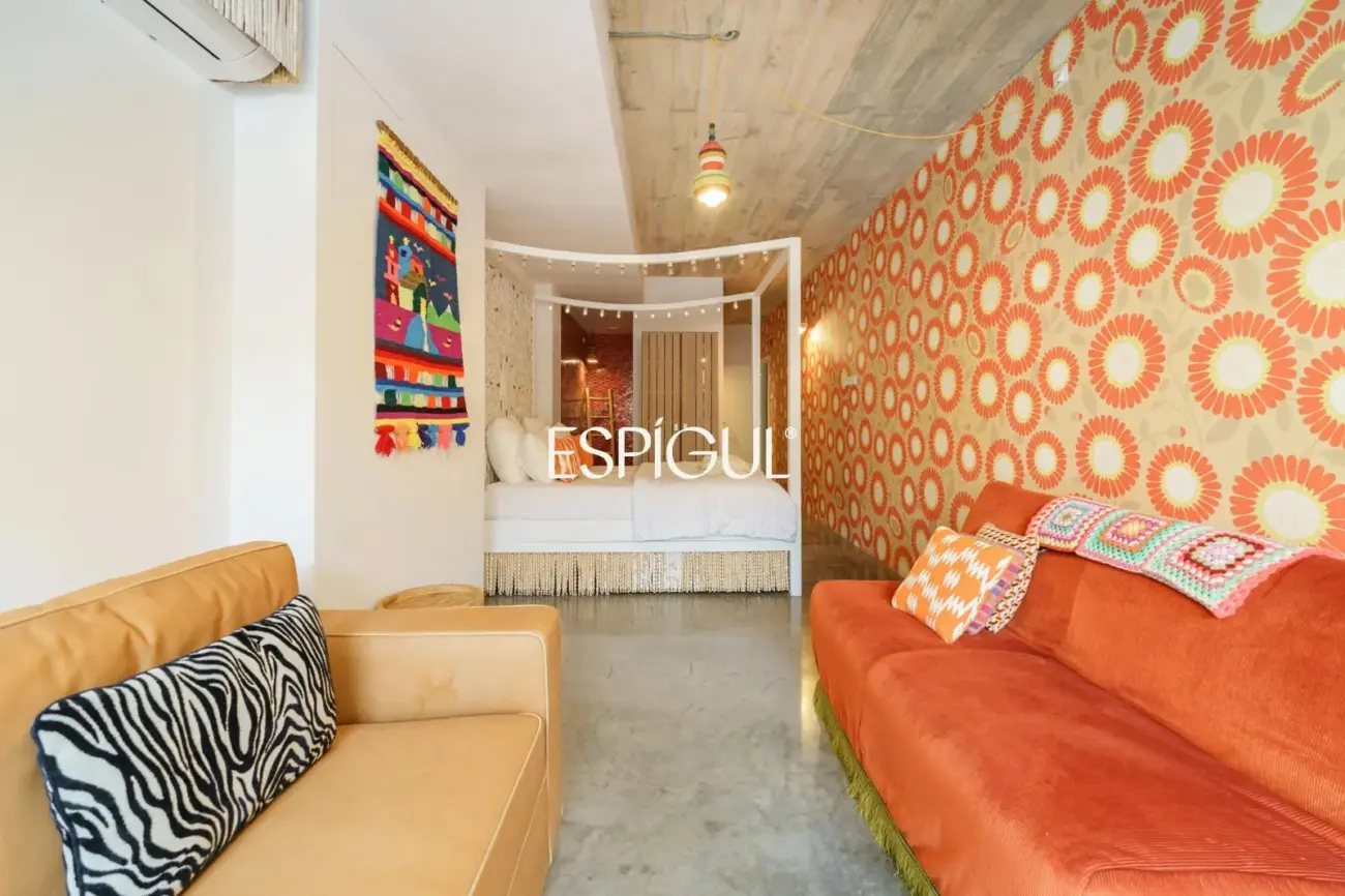 Excepcional residencia de diseñador con vistas a Barcelona y La Sagrada Família