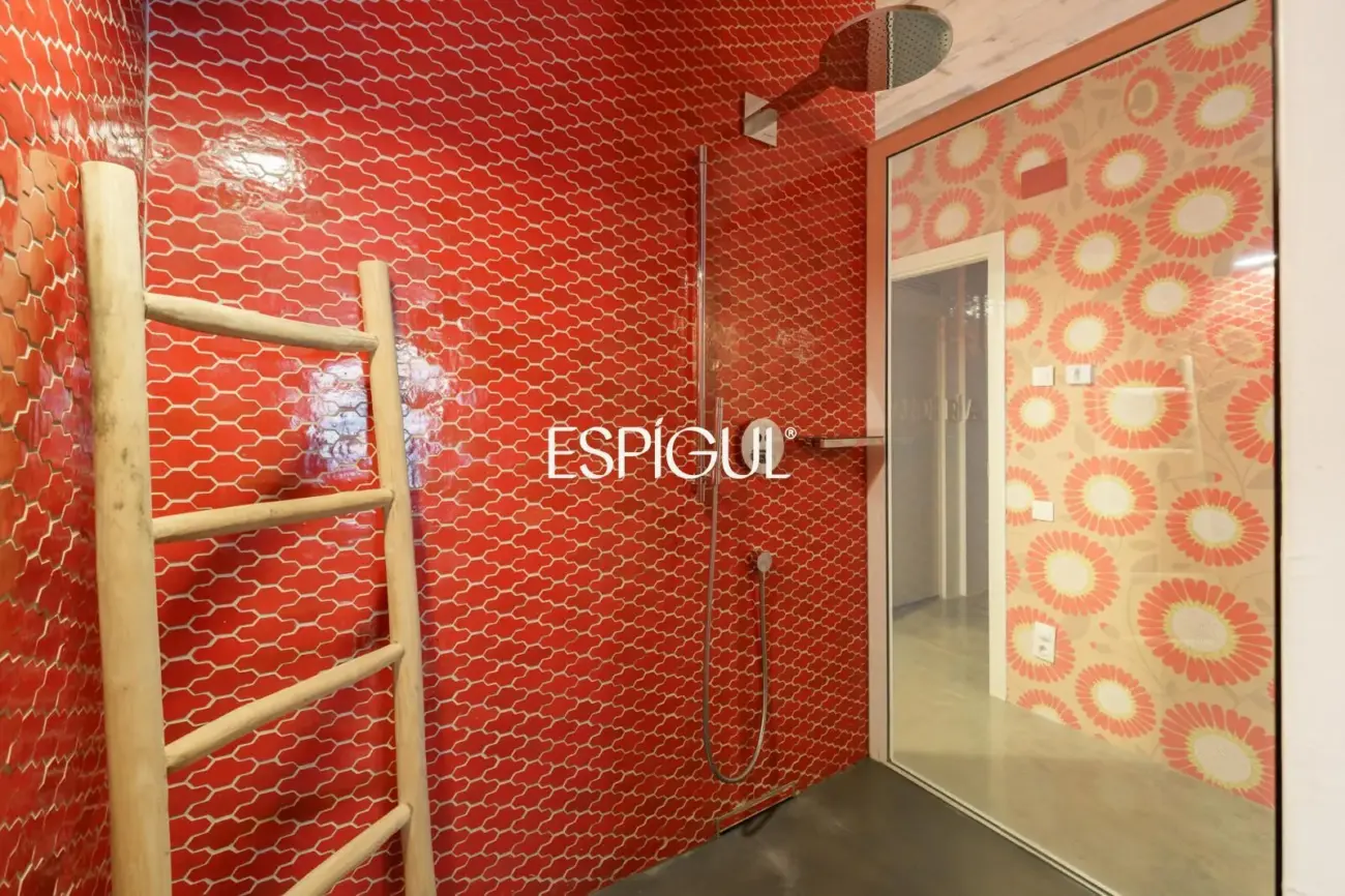 Excepcional residencia de diseñador con vistas a Barcelona y La Sagrada Família