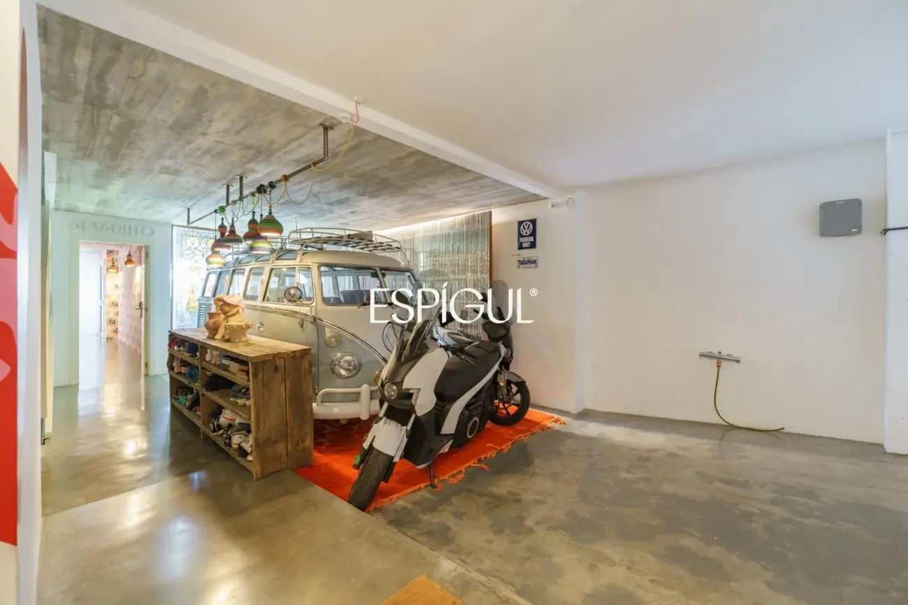 Excepcional residencia de diseñador con vistas a Barcelona y La Sagrada Família