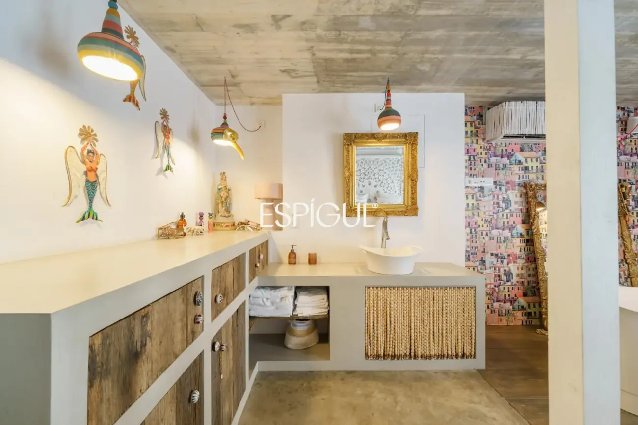 Excepcional residencia de diseñador con vistas a Barcelona y La Sagrada Família