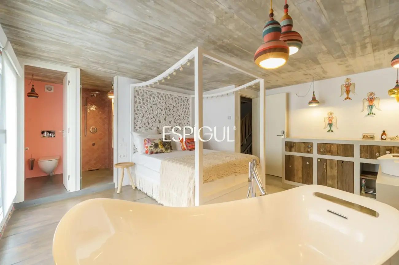 Excepcional residencia de diseñador con vistas a Barcelona y La Sagrada Família