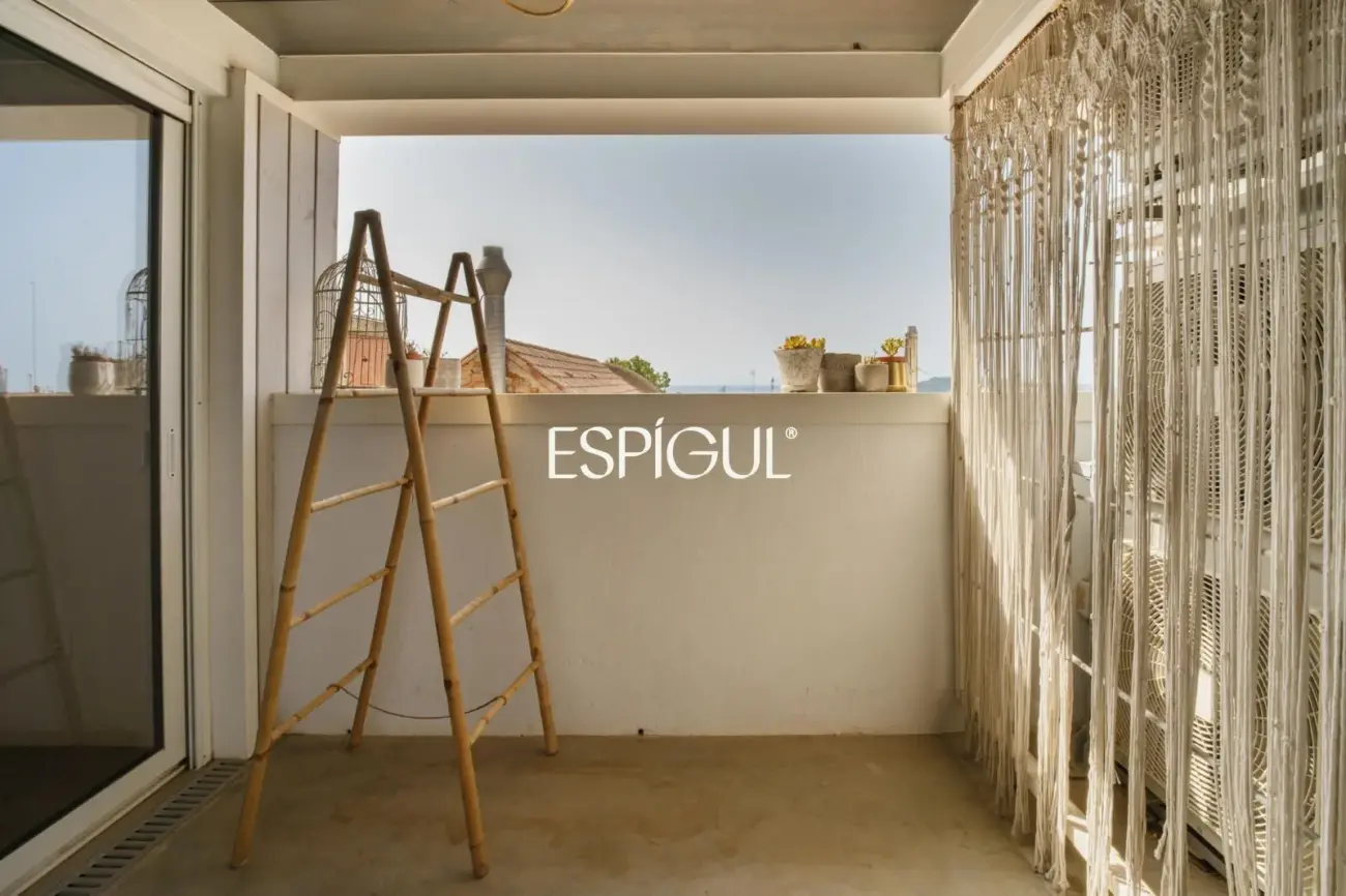 Excepcional residencia de diseñador con vistas a Barcelona y La Sagrada Família