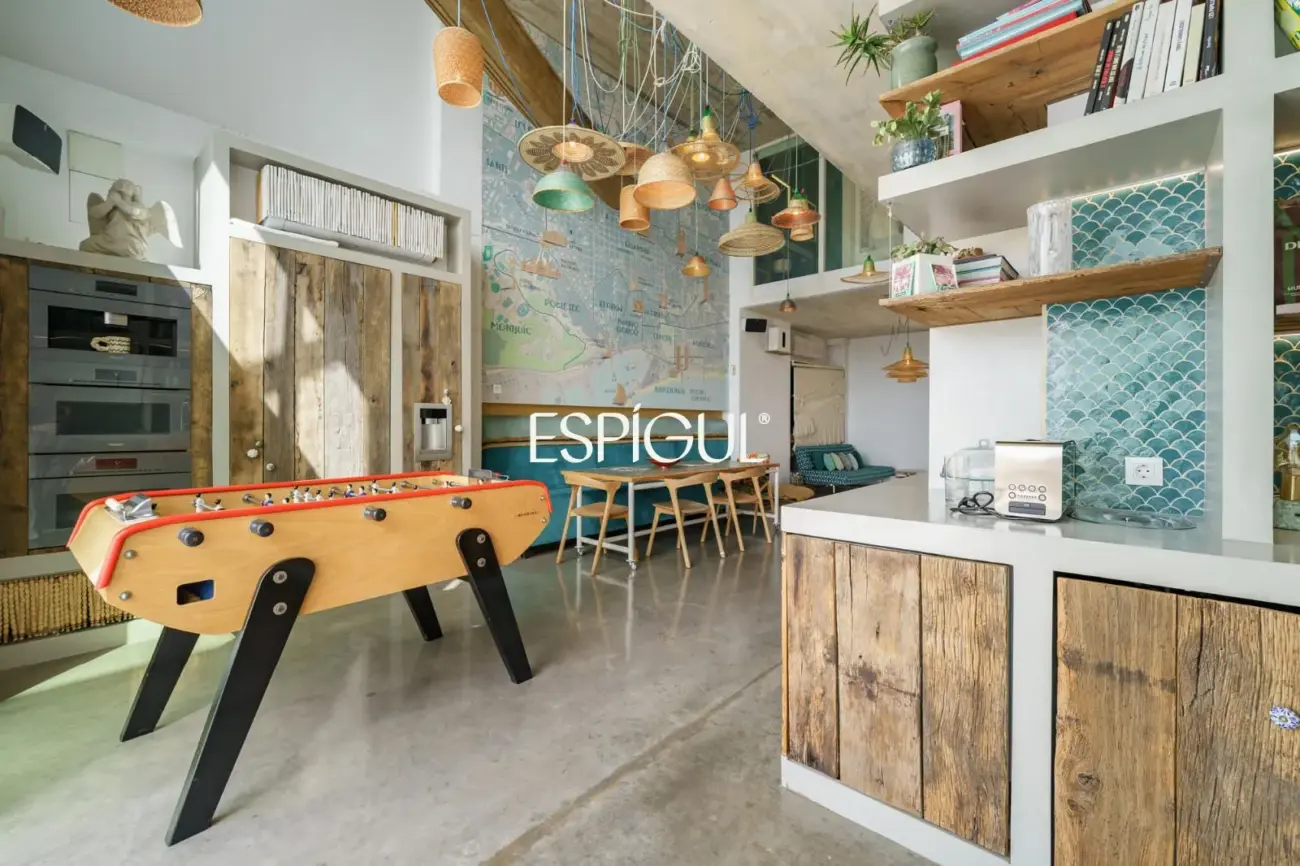Excepcional residencia de diseñador con vistas a Barcelona y La Sagrada Família